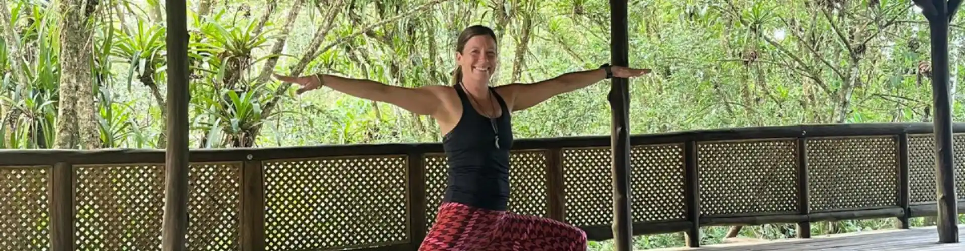 Cours de yoga en ligne : pratique du Hatha dans la jungle